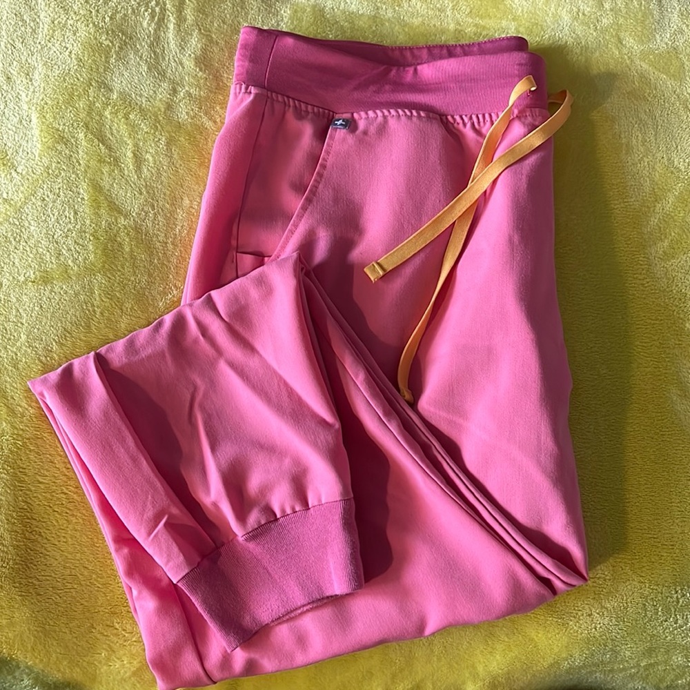 WearFIGS XL Women’s Zamora Jogger - Neon Pink